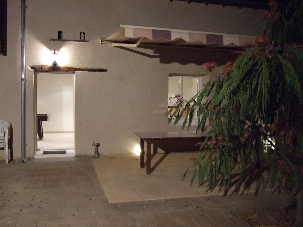 Les Escargots Bed & Breakfast Vauchrétien Exterior foto